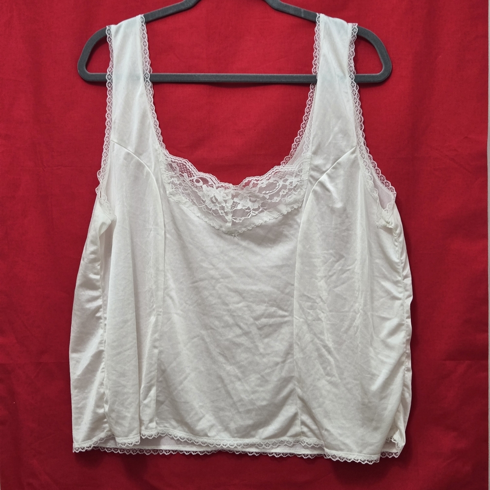 261C929 Stylish White Lace Trim Tank Top